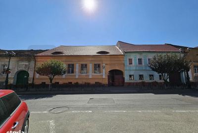 Casă cu Teren 1323 Mp în Central - 4