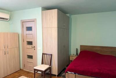 Garsonieră circulară în Gara de Nord