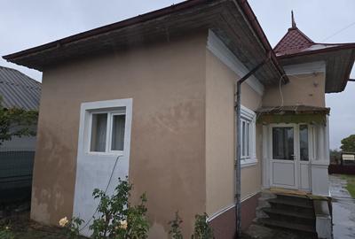 Casa cu Teren intravilan 1500 mp, Centrala termica, Poiana Lacului - 60.000 € - 3