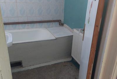 Apartament cu 3 camere decomandat în Onești - 5