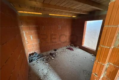 Casă cu 4 camere cu Teren 257 Mp în Livada de Bihor - 5