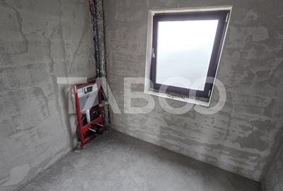 Duplex de vanzare 450mp teren liber 4 camere 2 bai 2 parcari Selimbar - 5