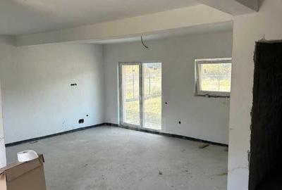 Casa individuala, semifinisata, Lona - 6