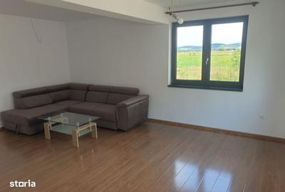 Casă cu 4 camere în Sângeorgiu de Mureș