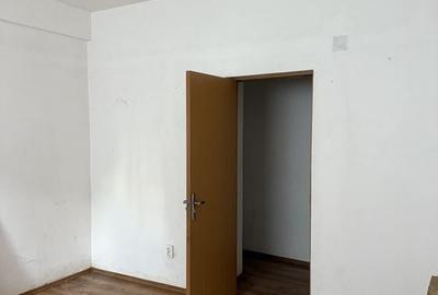 Demisol spațios -- pretabil birou, sau de locuit, Necesită renovare CLS R2 - 4