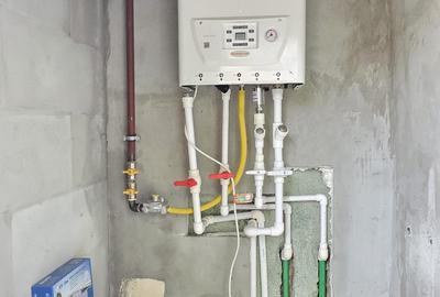 Casă cu 5 camere cu Canalizare în CET - 6