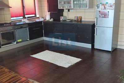 Casă cu 4 camere cu Canalizare în Central - 4