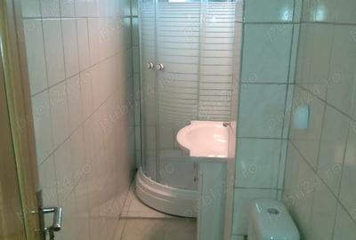 Garsonieră decomandată în Girocului