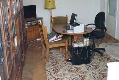 Vand apartament 3 camere zona Stomatologie, etaj 1 - 6