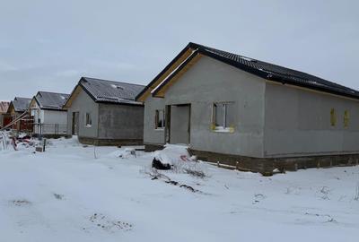 Casă individuală cu 4 camere cu Teren 400 Mp în Central - 1