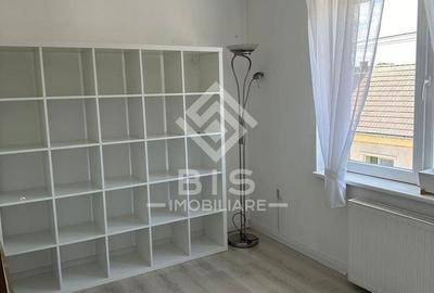 Casă cu 5 camere cu Canalizare în Central - 11