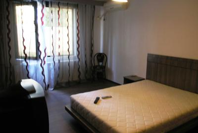 Apartament decomandat în Drumul Taberei