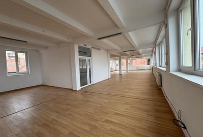 Zona pietii Tractorul, 900 mp, spatii comerciale dispuse pe doua etaje - 11