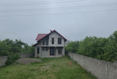 Casă cu Teren 920 Mp în Gheboieni - 1
