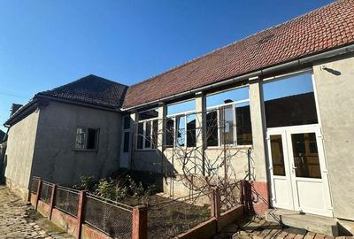 Casă cu 6 camere cu Teren 1498 Mp în Variaș - 2