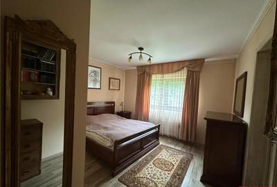 Casă cu 5 camere cu Teren 1596 Mp în Central - 4