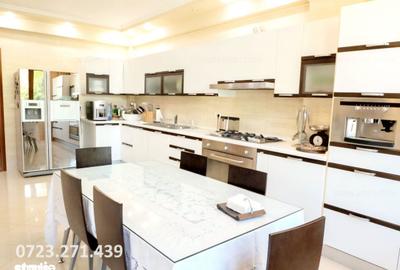 Casă cu 10 camere cu Teren 2500 Mp în Chiajna - 2