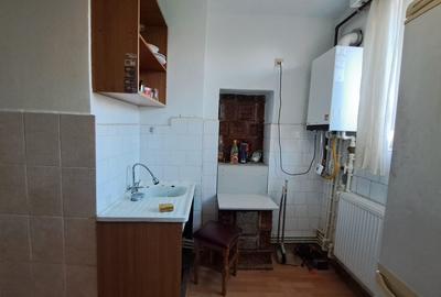 AGIGEA, 3 CAMERE DECOMANDAT 2 BAI, CENTRALA GAZ, 70 MP. PARCARE, BOXA - 17