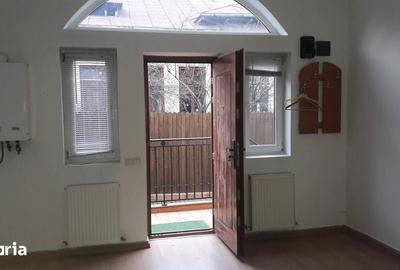 Casă cu 4 camere cu Teren 234 Mp în Central - 11