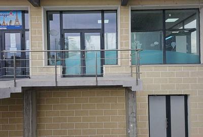 Spațiu comercial, de 60 mp, în Central - 4