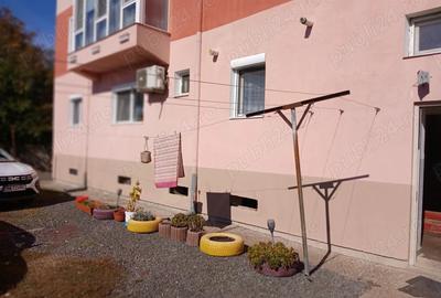 Apartament cu 3 camere,baie,hol,bucatarie si anexe - 6