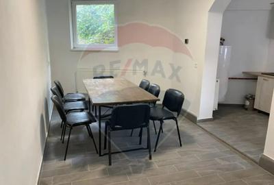 Casă cu 5 camere cu Teren 300 Mp în Central - 1