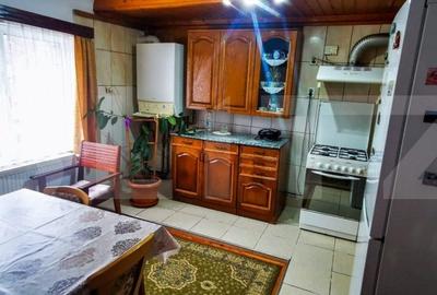 Resedinta cu destinatie de pensiune, 382mp utili si 1000mp teren, in Sinaia - 12