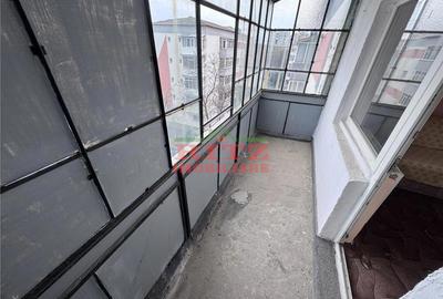 Apartament cu 3 camere semidecomandat în Central - 6