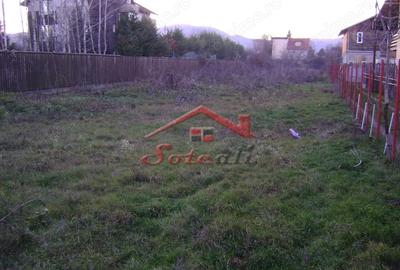 Teren de 1755 mp, în Cornu