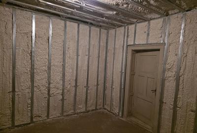 Casă cu 4 camere cu Teren 1400 Mp în Iazu - 1