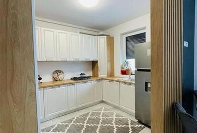 Apartament cu 3 camere decomandat în Tractorul - 3