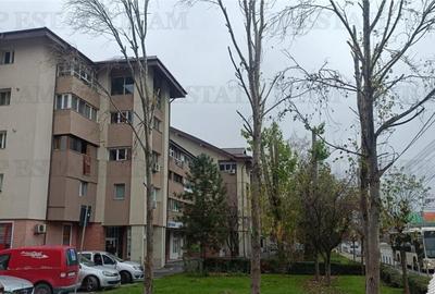 Apartament cu 3 camere decomandat, mobilat în Central