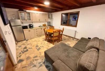 Casă cu 4 camere cu Teren 5000 Mp în Central - 1
