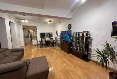 Apartament cu 3 camere decomandat, mobilat în George Enescu