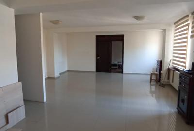 Vila interbelica P+1, SU 230 mp,intersectia Blv Marasesti cu Blv Cantemir sect 4 - 2