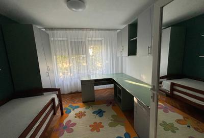 Apartament cu 3 camere decomandat în Sânmartin