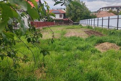 Teren de 700 mp, în Florești