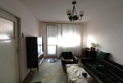 Apartament cu 3 camere semidecomandat în Micro 19 - 2