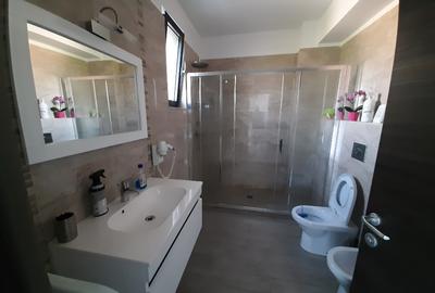 Apartament 2 camere bloc LUX cu piscina ponton vila Sophia 2 Mamaia Constanta - 8