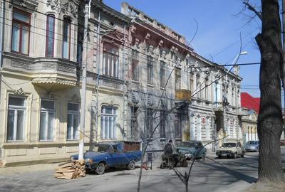 Casă cu 10 camere cu Teren 326 Mp în Gării