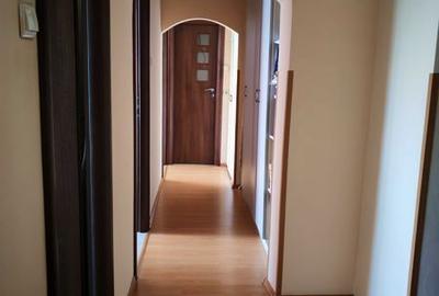 Apartament cu 3 camere decomandat în Sud