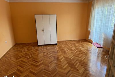 Casă cu 2 camere cu Teren 150 Mp în Titulescu - 4