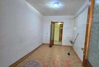 Spațiu comercial, de 60 mp, în Spitalului - 4