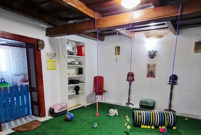 Casa de vanzare ,teren generos - 1