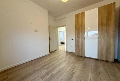 Duplex despartit prin garaj cu 5 camere | Dumbravita - 4