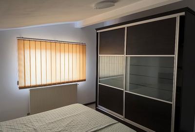 Apartament cu 3 camere decomandat în Est - 1