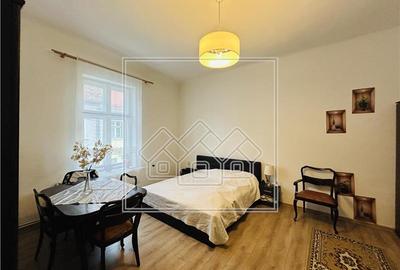 Apartament cu 3 camere semidecomandat în Central