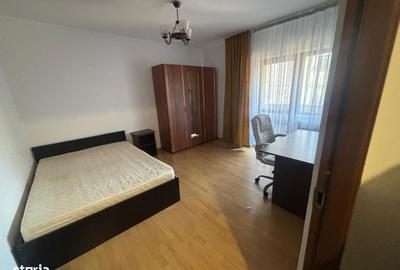 Apartament cu 4 camere decomandat, mobilat în Central - 1