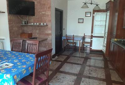 Casă cu 6 camere cu Teren 200 Mp în Central - 1