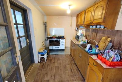 Casă cu 8 camere cu Teren 3800 Mp în Central - 1